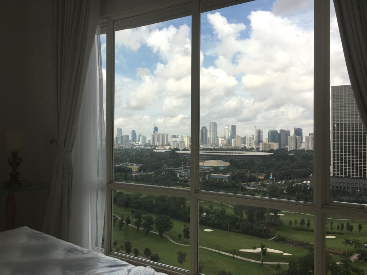 For Rent! Apartemen Senayan Residences Jakarta Selatan – 3 BR Luxurious Unit, Fully Furnished, Golf Course View