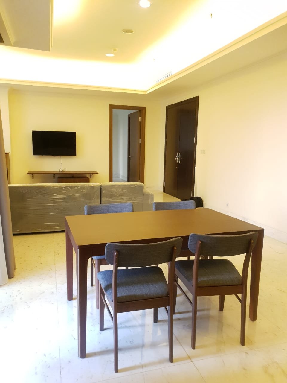 The Best Apartment to Live in Jakarta, Very Cozy and Awesome Gym and Other Facilities, 2 Bedrooms Size 157sqm, Fully Furnished, Just Renovated in Botanica